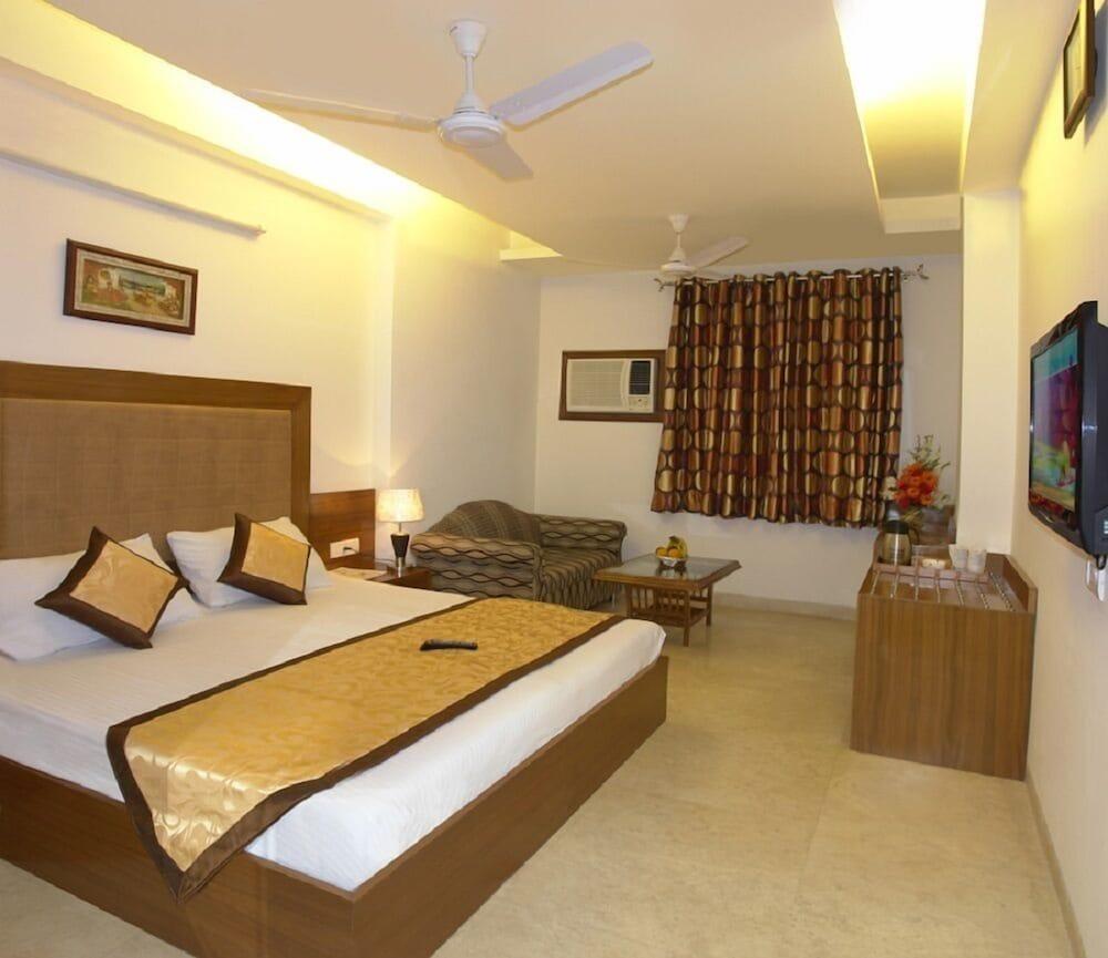 Hotel Apra Deluxe New Delhi Buitenkant foto