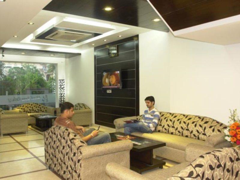 Hotel Apra Deluxe New Delhi Buitenkant foto
