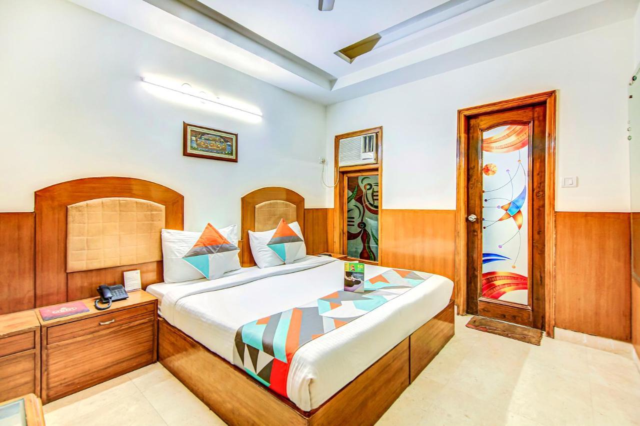 Hotel Apra Deluxe New Delhi Buitenkant foto