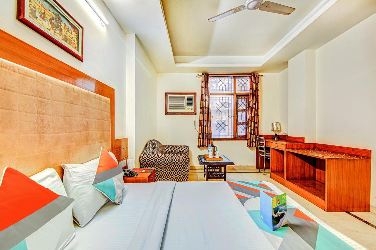 Hotel Apra Deluxe New Delhi Buitenkant foto
